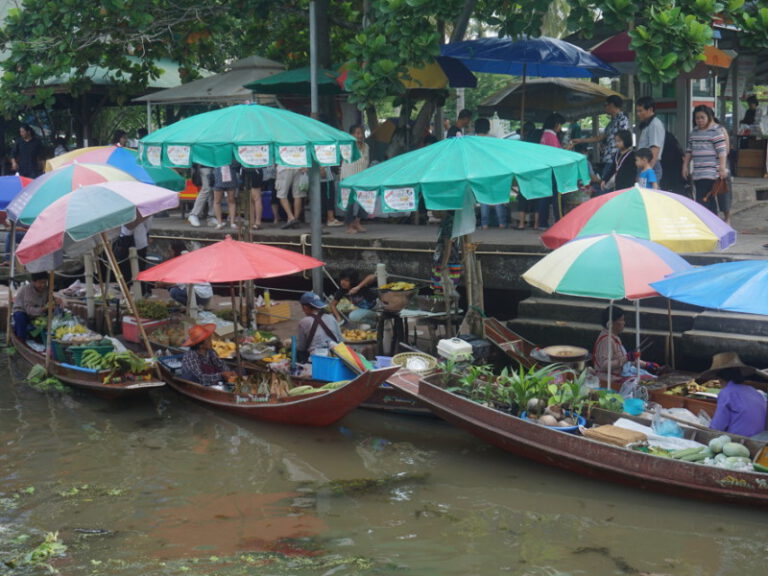 Tha Kha Floating Markt