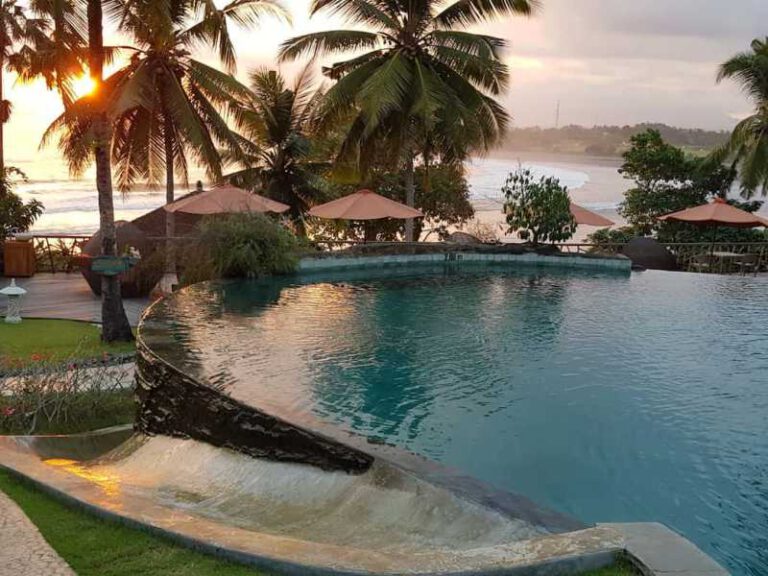 800 - Puri Dajuma - Puri-Dajuma-Bali-Bendega-Pool-in-Sunset-with-Slide