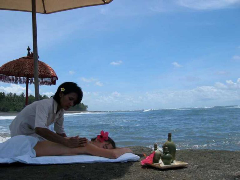 800 - Puri Dajuma - Puri-Dajuma-Bali-Lola-Spa-Volcano-massage-on-the-beach-1421x1066