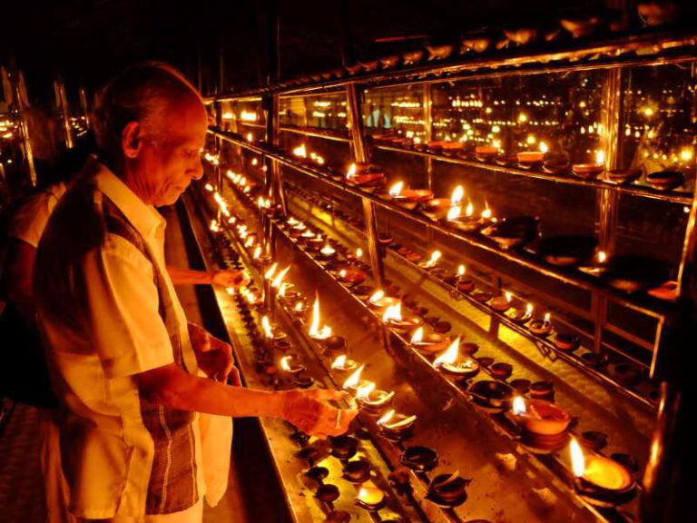 800 - temple of the tooth relic2