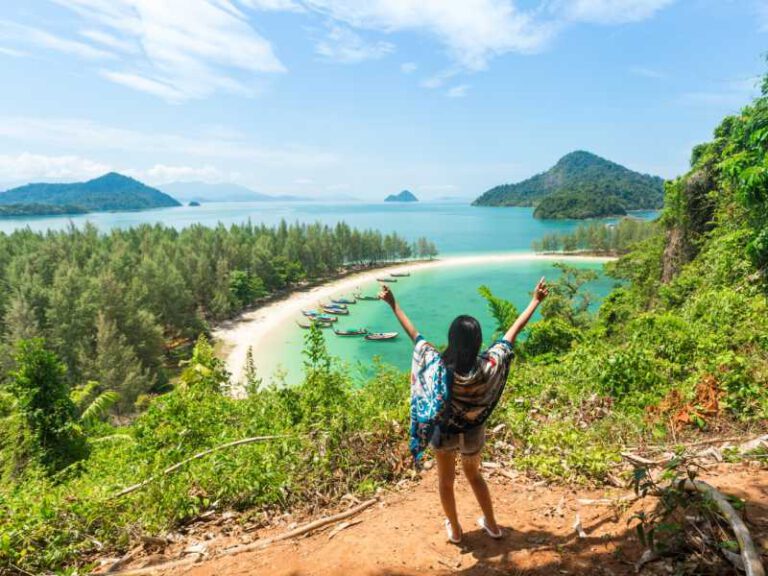 800 - Koh Kam - white-sand-beach-and-long-tail-boat-at-kham-tok-island-koh-kam-tok-the-beautiful-sea-ranong-provi