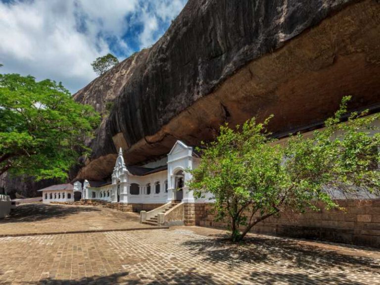 800 - Dambulla - rock-temple-in-dambulla-sri-lanka(1)
