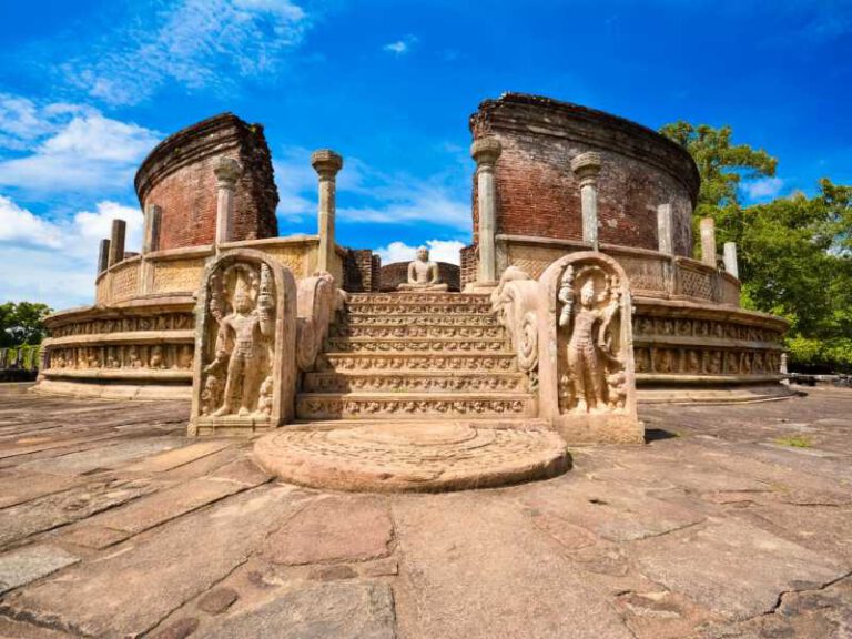 800 - Polonnaruwa - ancient-sacred-watadagaya-ruins-at-polonnaruwa-sri-lanka