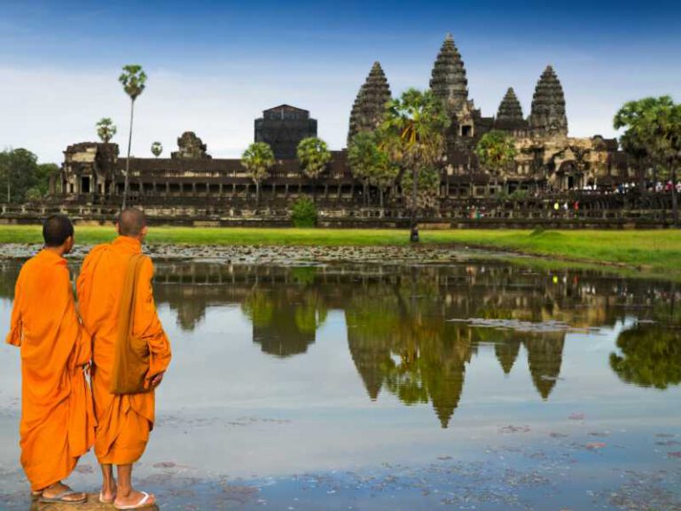 Angkor Wat mit Lotus Teich