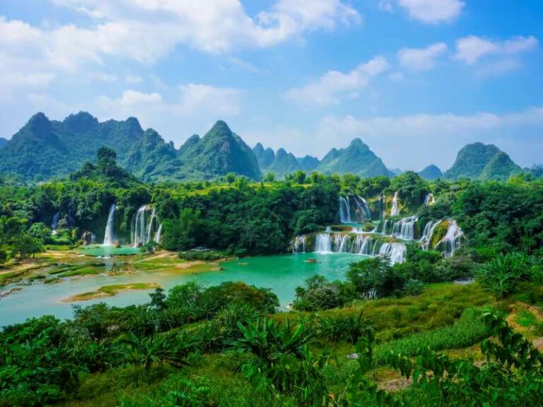 800 - Vietnam - wet-vietnam-mountain-flow-stream-rural