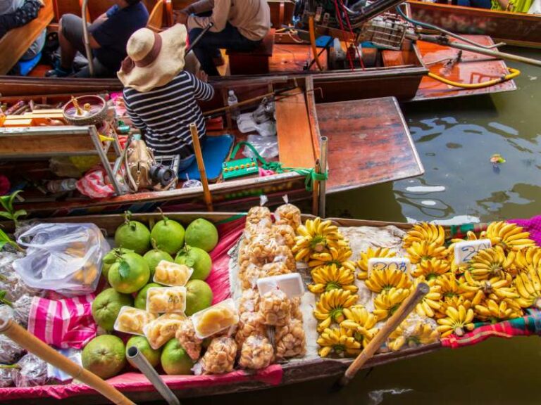 800 - Floating Market - damnoen-saduak-floating-market-near-bangkok-in-thailand