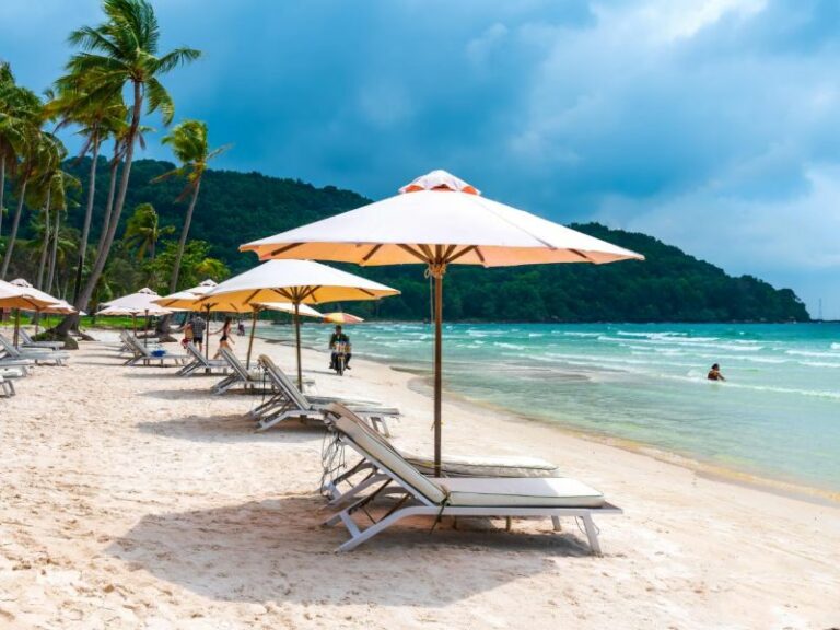800 - Phu Quoc - sunbeds-tropical-beach-phu-quoc-island-vietnam-beach-s-smile(1)