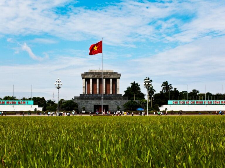 800 - Enchanting Sapa - Easia_Travel_Hanoi_-_ho_Chi_Minh_mausoleum_53910-1000px