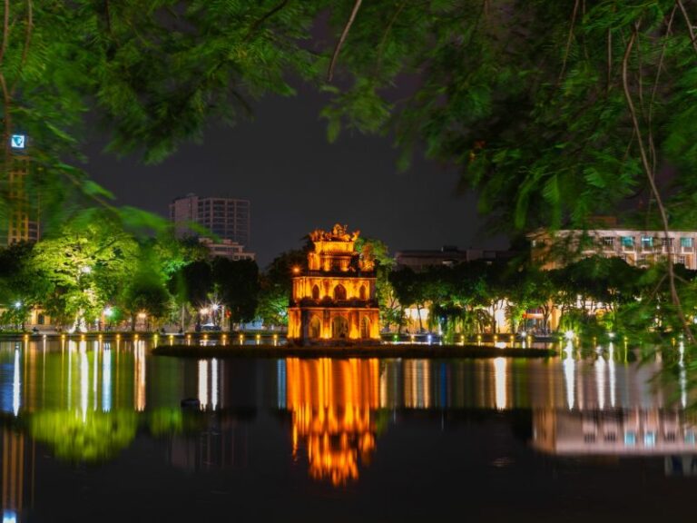 800 - Enchanting Sapa - hanoi-vietnam-night-view-of-hoan-kiem-lake-turtle-tower