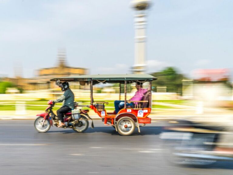 800 - 7D Cycling PNH-REP - EasiaEasia_Travel_Cambodia_-_Phnom_Penh_City_-_Royal_Palace_57824-1000px