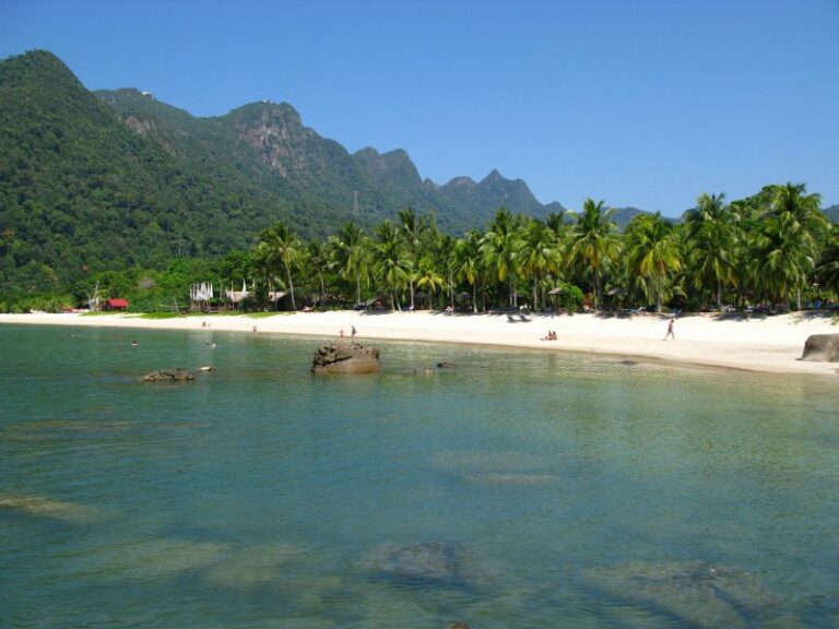 800x600 - Malaysiathe-beach-in-langkavi-island-malaysia(3)