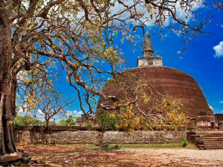 800 - 7D Klassik Sri Lankapolonnaruwa-ancient-stupa-historic-and-religious-landmarks-of-sri-lanka