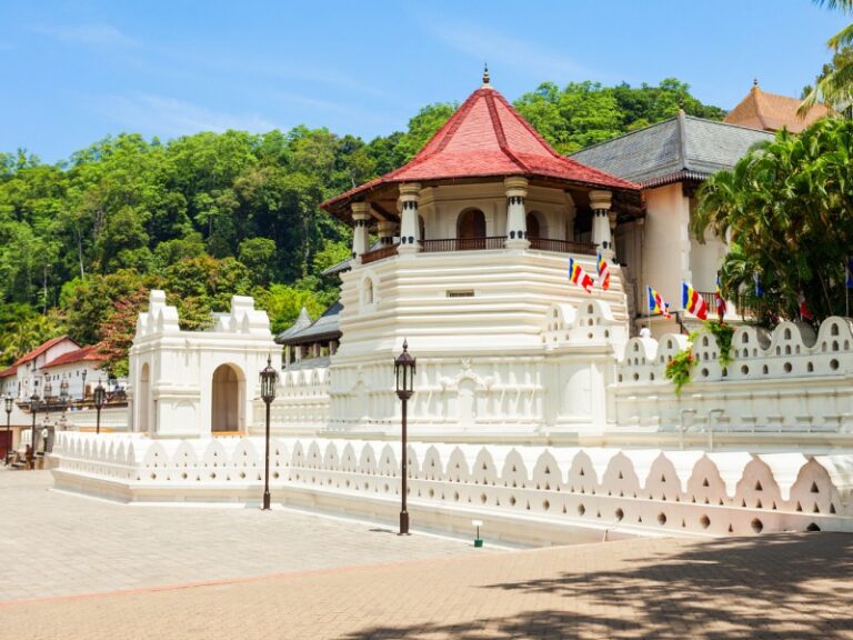 800 - 7D Klassik Sri Lankasacred-tooth-relic-temple