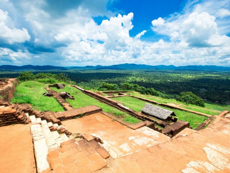 800 - 7D Klassik Sri Lankasigiriya-lion-rock-fortress-in-sri-lanka(2)