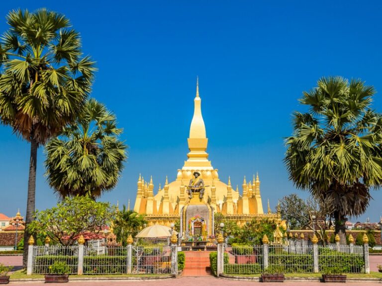 800 - Laos für EntdeckerEasia_Travel_Vientiane_-_Pha_That_Luang_Temple_79335-1000px