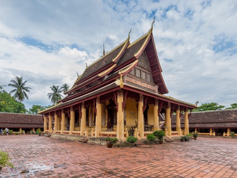 800 - Laos für EntdeckerWat_Si_Saket_side_view,_Vientiane,_Laos