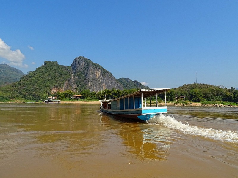 800 - Pak Ou Caves AusflugMekong-River-Near-Luang-Prabang