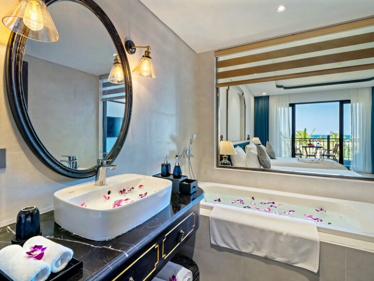 800 - Bliss Hoi AnDeluxe Ocean bathroom 1.1