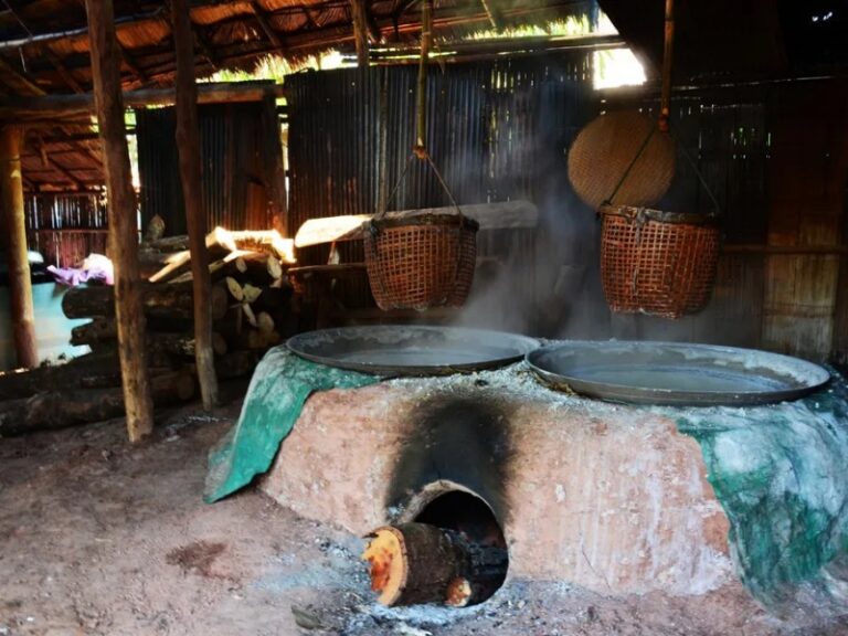800 - Nan Pua 7D Tourthai-people-putting-firewood-ancient-old-stove-make-rock-salt-indigenous-knowledge-bo-kluea-nan-city-morning-time-ban-bo-kluea-village-ap