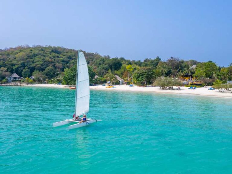 800 - Paradee Resort - beach-activity-01