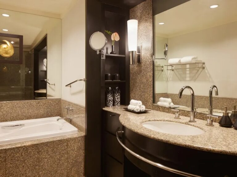 800 - Banyan Tree BangkokB1U620Tree20BTTHBK_HorizonBathroom