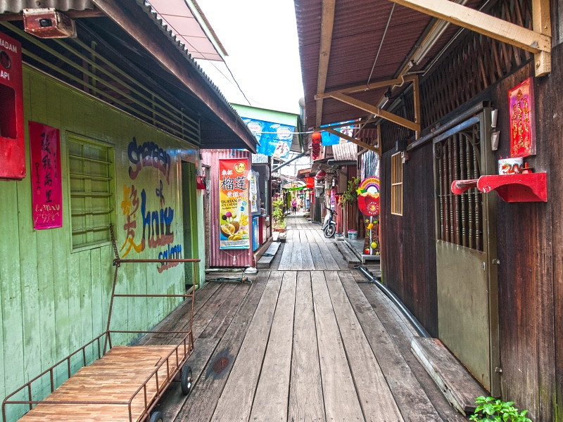 The Clan Jetties are one of the last bastions of old Chinese settlements with enclaves of wooden stilt houses perched over the sea. With the construction of the quay in 1882, the waterfront was developed and settlements grew around these foundations. Gradually each jetty is identified with certain clans. The Chew Jetty is the largest and most well-known, with the most number of stilt houses and longest walkway as well as a temple.