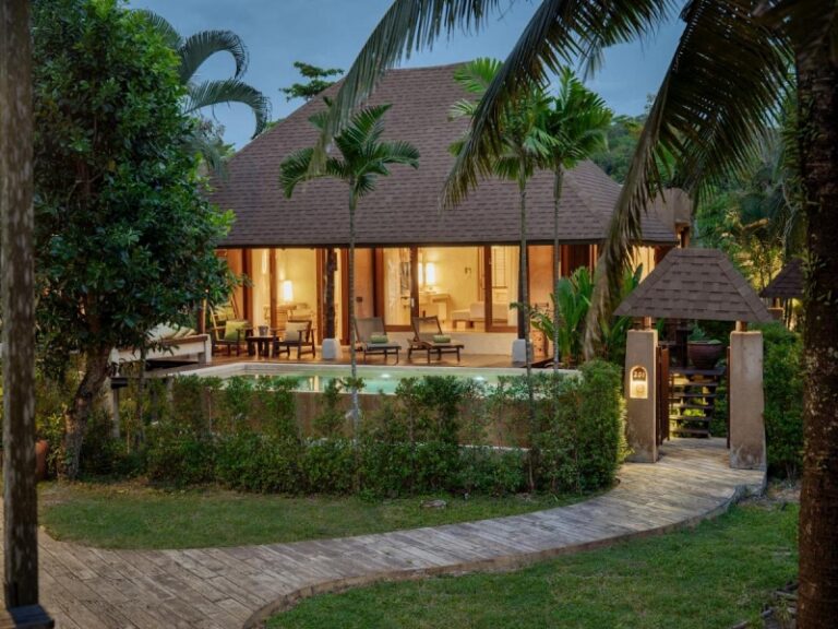 800 - High Season Pool Villa KOOD483907516