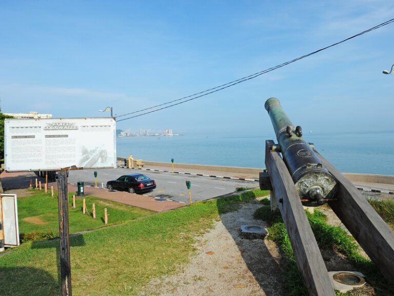 The history of Fort Cornwallis goes back two centuries to when Captain Sir Francis Light of the British East India Company first landed on the island in 1786. In order to protect the base from any foreign military forces and pirates, the Captain decided to build a fort, named after the-then Governer General in Bengal. The fort is a preserved historical landmark within the George Town UNESCO World Heritage Site