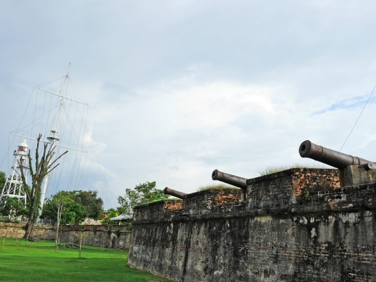 The history of Fort Cornwallis goes back two centuries to when Captain Sir Francis Light of the British East India Company first landed on the island in 1786. In order to protect the base from any foreign military forces and pirates, the Captain decided to build a fort, named after the-then Governer General in Bengal. The fort is a preserved historical landmark within the George Town UNESCO World Heritage Site