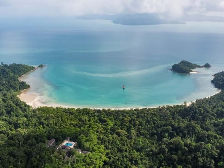800 - The Datai1beach_2017-0314v2_pg6