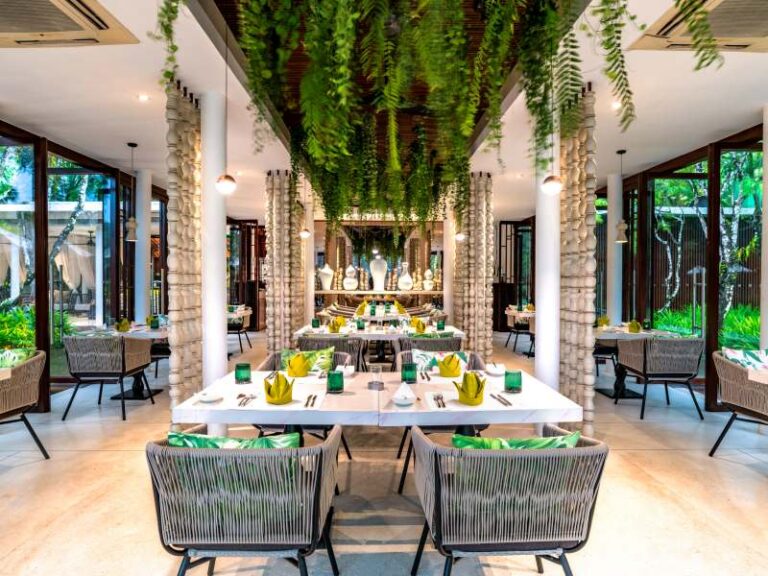 800 - The Sarojin - DI#8 ficus restaurant_inside2