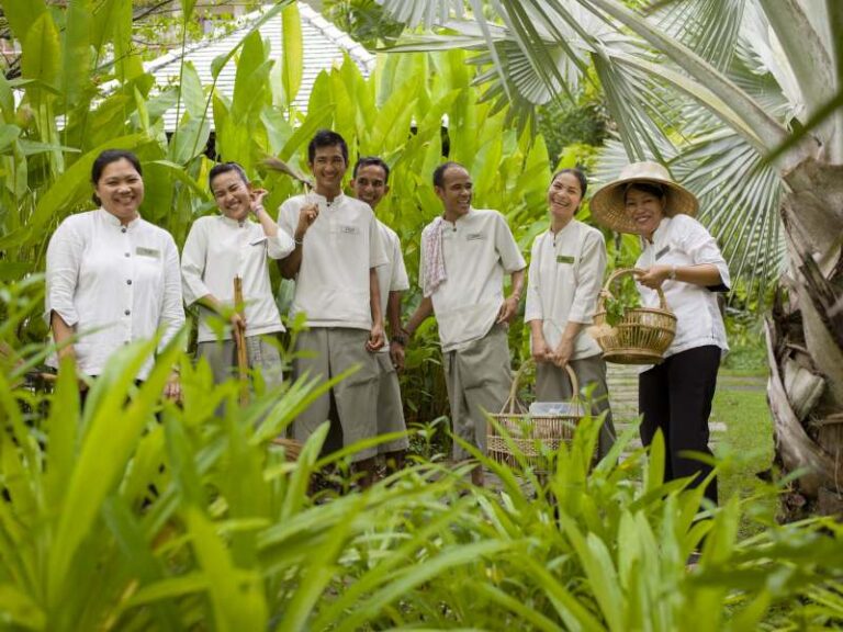 800 - The Sarojin - House keeping team