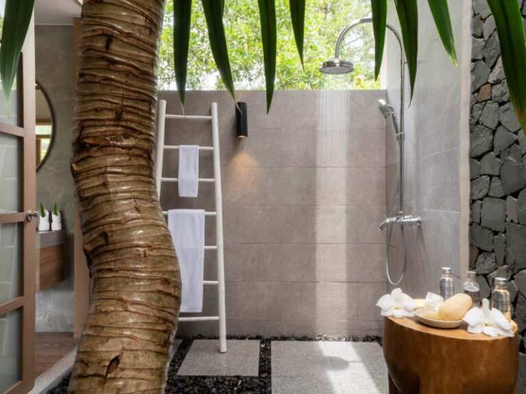 800 - The Sarojin - JPS#12 jacuzzi pool suite outdoor shower