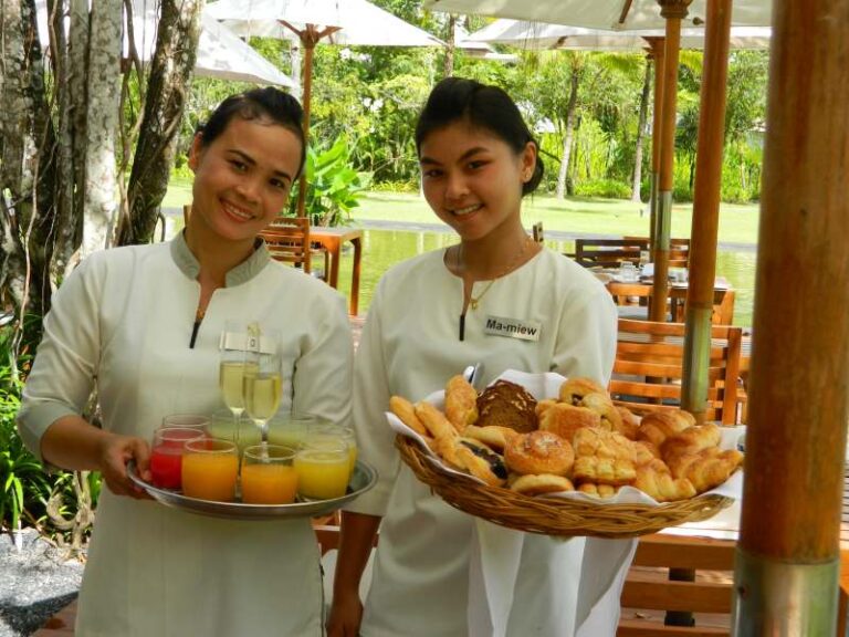 800 - The Sarojin - at breakfast