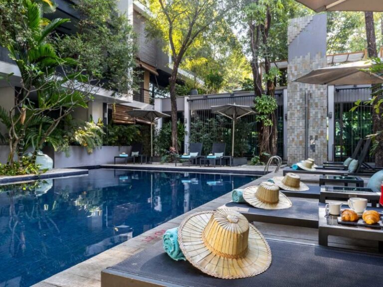 800 - Anjali - Anjal-by-Syphon-luxury-hotel-pool-with-sun-lounger