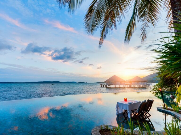 800x600 - Song Saa - Signature Shotsdestination-dining-infinity-pool-sunset-vista-song-saa-private-island-2017