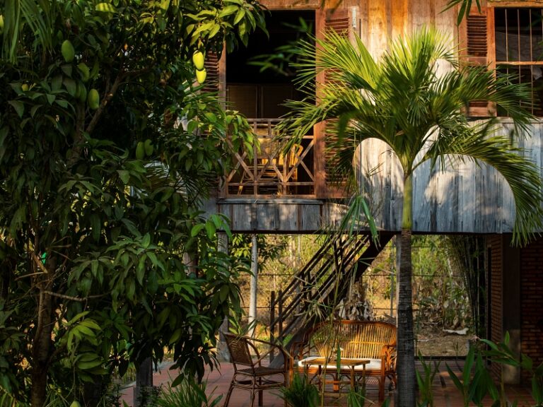 800x600 - Farmhouse Signature - Khmer House Outside