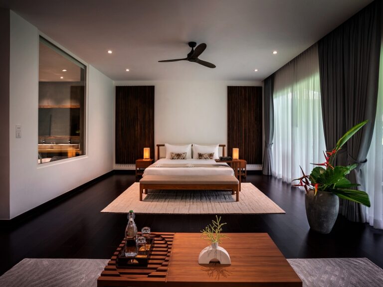 800x600 - Farmhouse Signature - Luxury Suite Bungalow-Bed