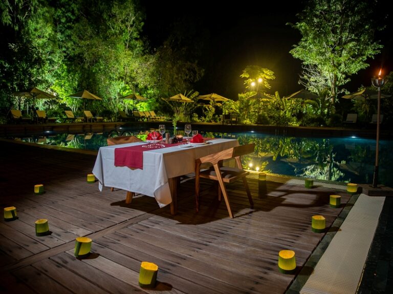 800x600 - Farmhouse Signature - Pool Dinner