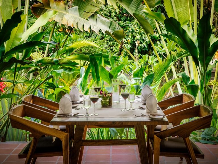 800x600 - Farmhouse Signature - Restaurant Farmhouse Table