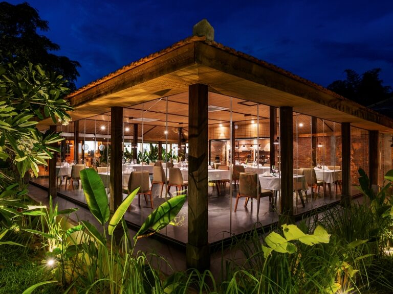 800x600 - Farmhouse Signature - Restaurant UN–Blue Hour