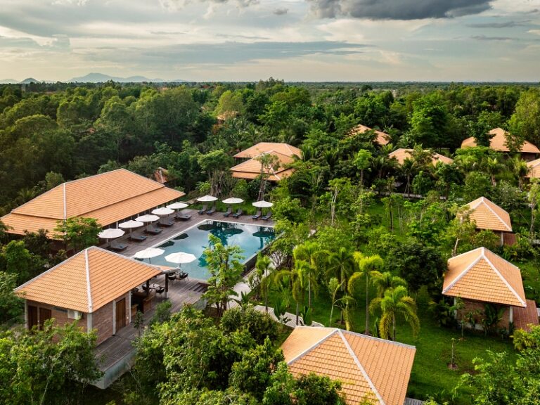 800x600 - Farmhouse Signature - Sanctuary Spa-Overview