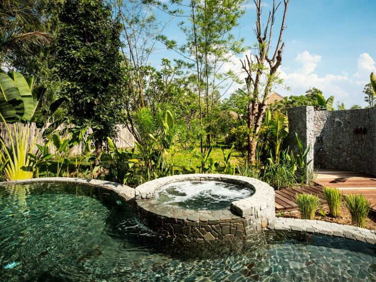 800x600 - Farmhouse Signature - Sanctuary Spa-Plunge Pool