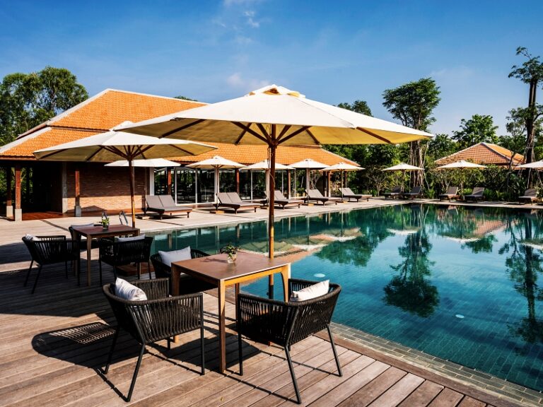 800x600 - Farmhouse Signature - Sanctuary Spa–Pool and Cafe