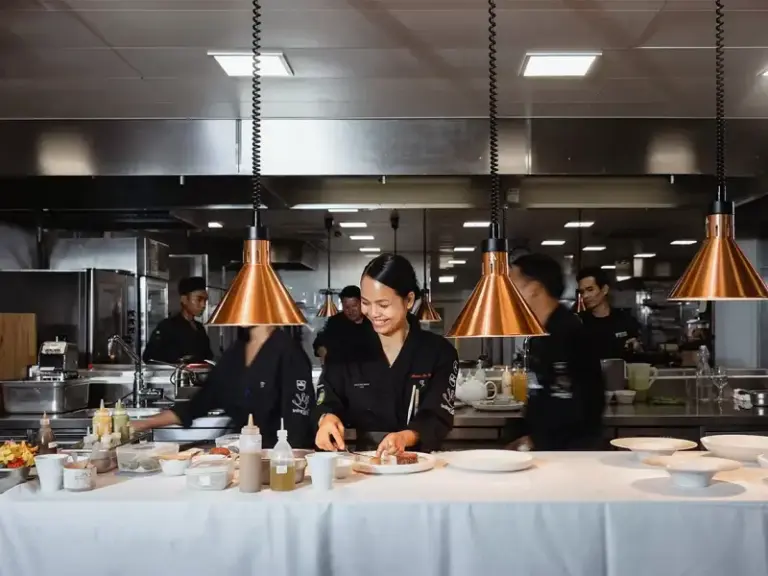 800x600 - Farmhouse Signature - Staff Kitchen