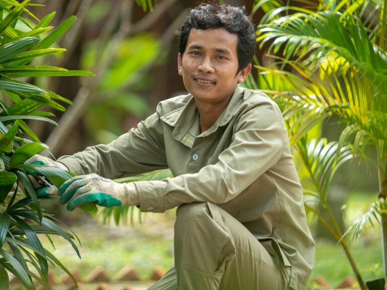 800x600 - Farmhouse Staff - Staff Farm 2