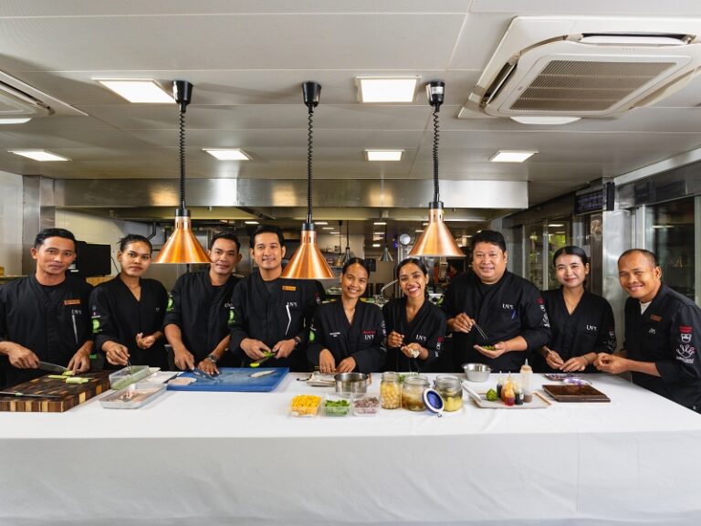 800x600 - Farmhouse Staff - Staff Kitchen