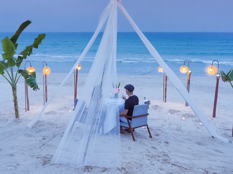 800x600 - Fusion Cam Ranh F&B - BEACH_SUNSET_DINNER_01