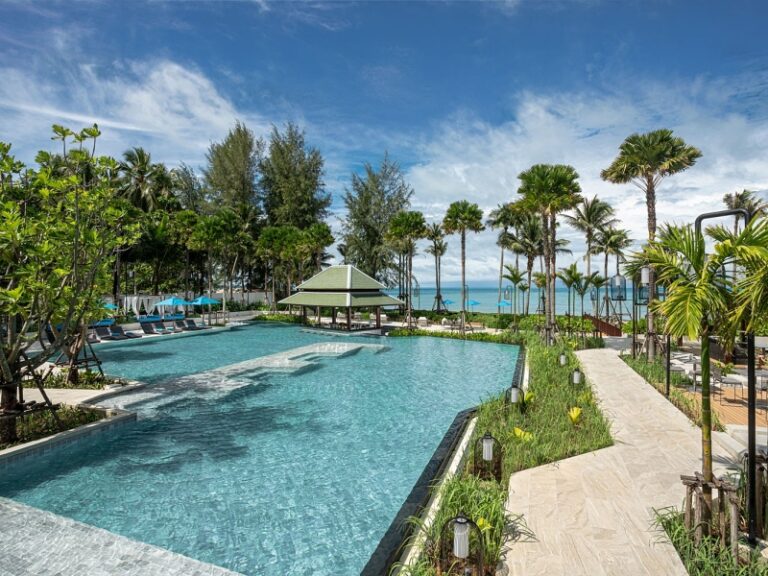 800x600 - Grand Mercure Bangsak - GMKL_Pool_DSC01051_051_Final-web-1