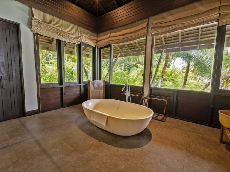 800 - Batu Batu - batu-batu-ocean-deluxe-villa-photo-05